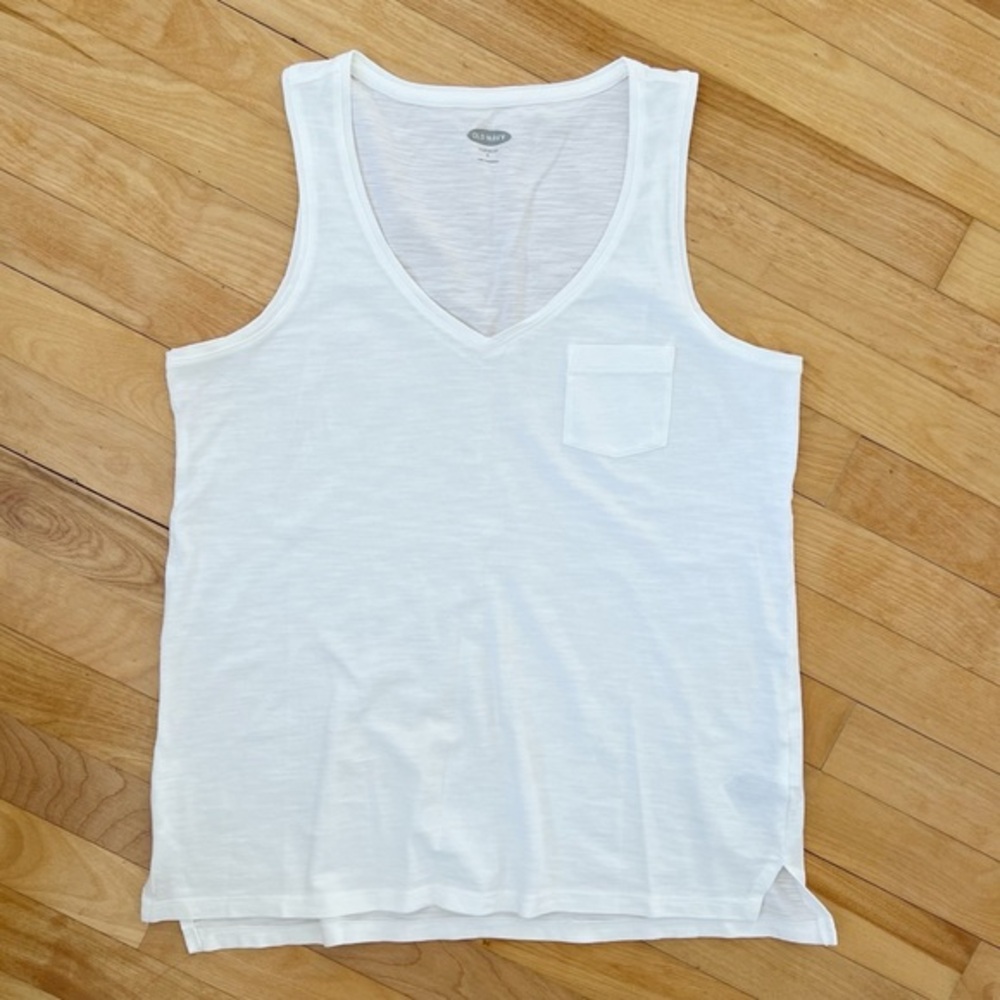 NWOT Old Navy Everywhere White Sleeveless Shirt - Size S